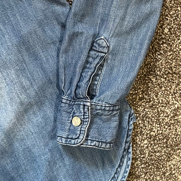 Old Navy The Classic Shirt Chambray Button Down - Picture 5 of 8
